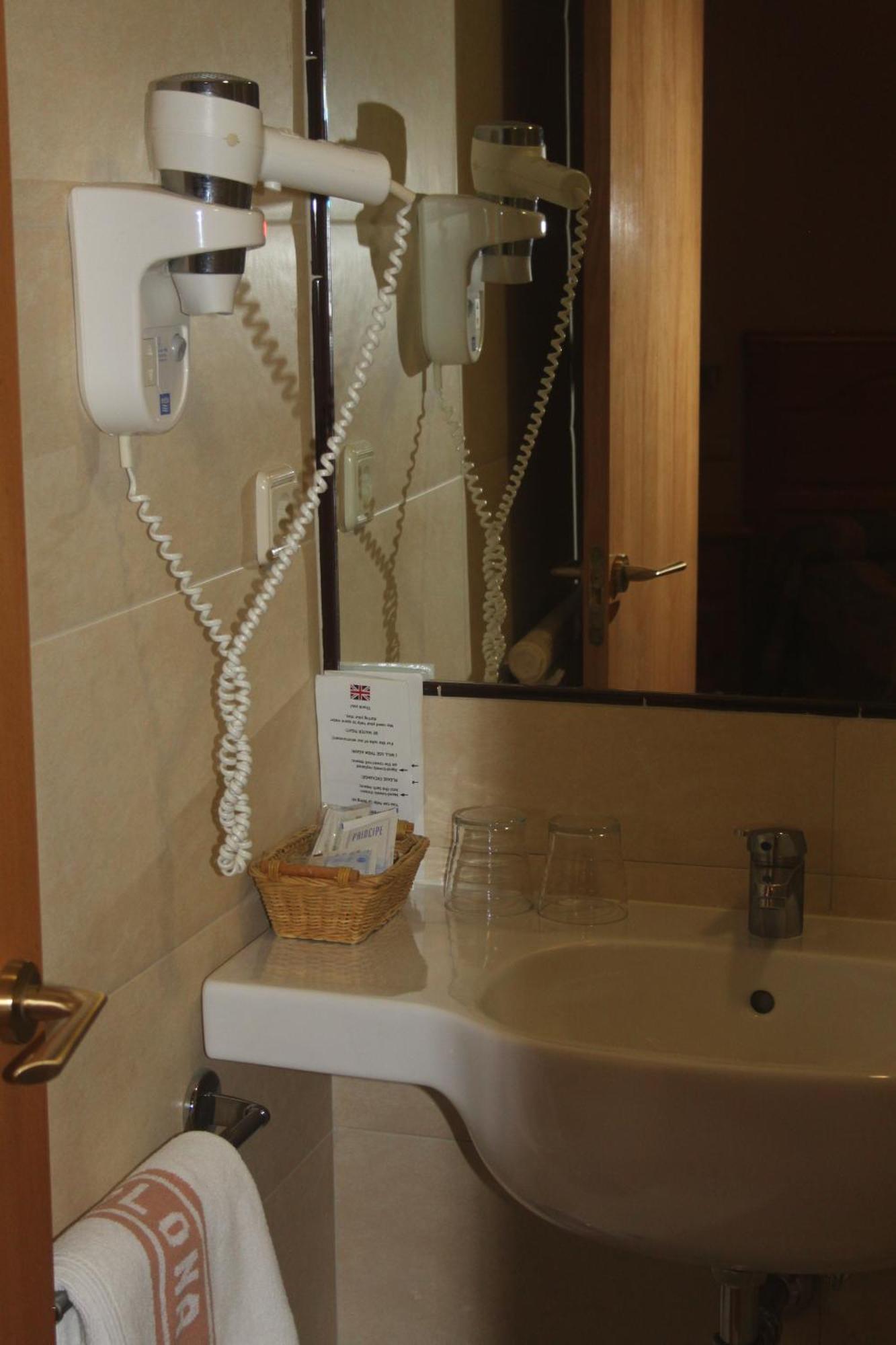 Alda Centro Pamplona Hotel Room photo